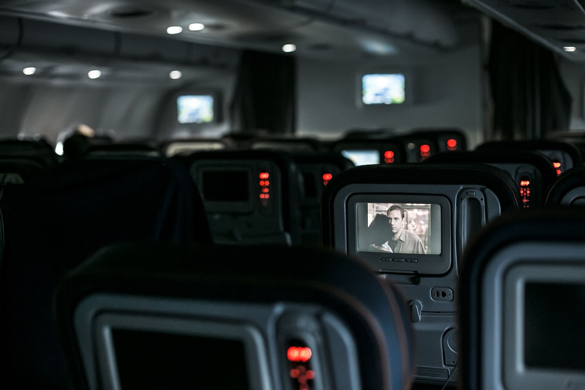 12 Tricks to Find Cheap Flights for Students in 2024 